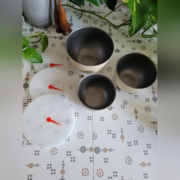 Set of 3 vintage nesting enamel containers with lids - Picture 7 of 8